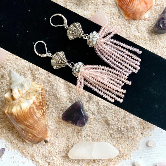 🎉HP🎉🌴🐚 Beaded Tassel Earrings - Picture 4 of 7